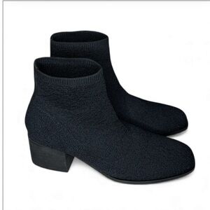 Eileen Fisher Pull-on Bootie/Stretch Knit Round toe/stacked leather heel Sz 6.5